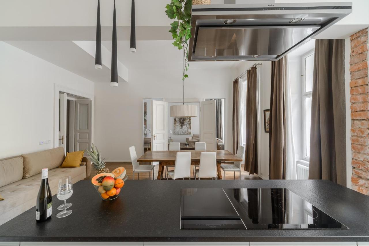 Spacious Near Wenceslas Square With Master Bed Apartmán Praha